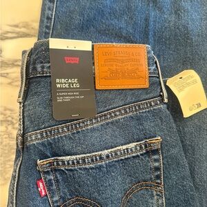 NWT Levi's Blue Denim Wide Leg Ribcage Jeans